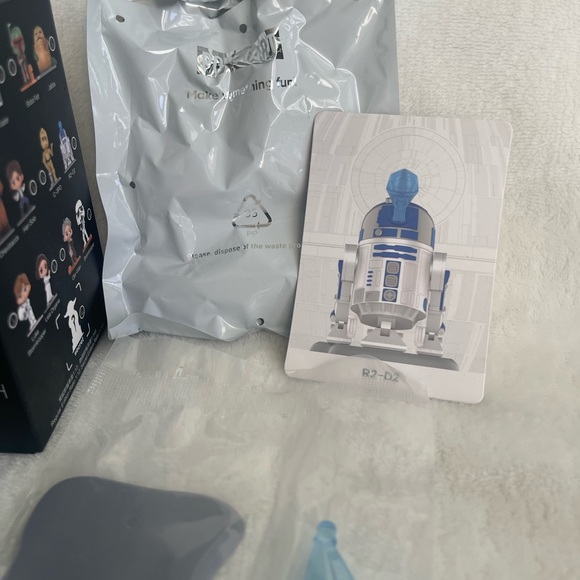 Pop Mart Star Wars R2-D2 figure - Picture 6 of 6